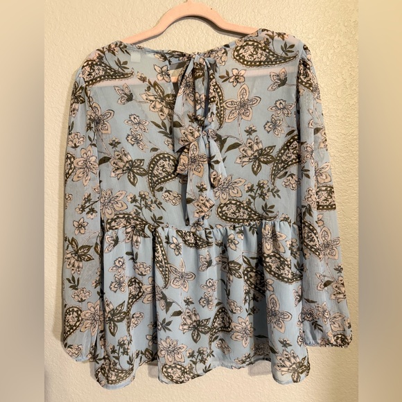 American Eagle Outfitters Floral Print Blouse in Blue and Brown. Size Medium. - Picture 7 of 10